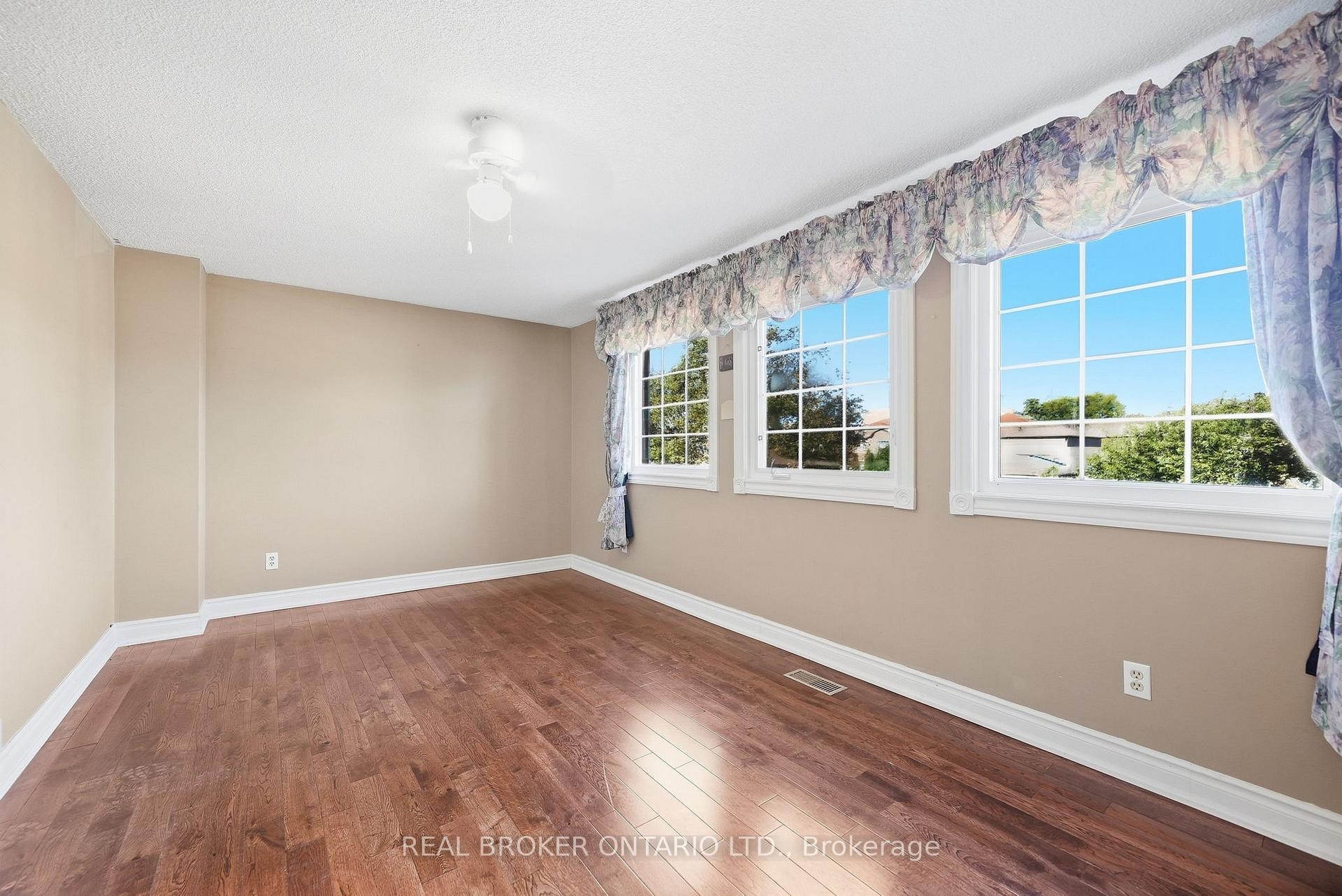 Photo 21 of 61 Bluenose Crescent, Scarborough, Highland Creek — HOMEH