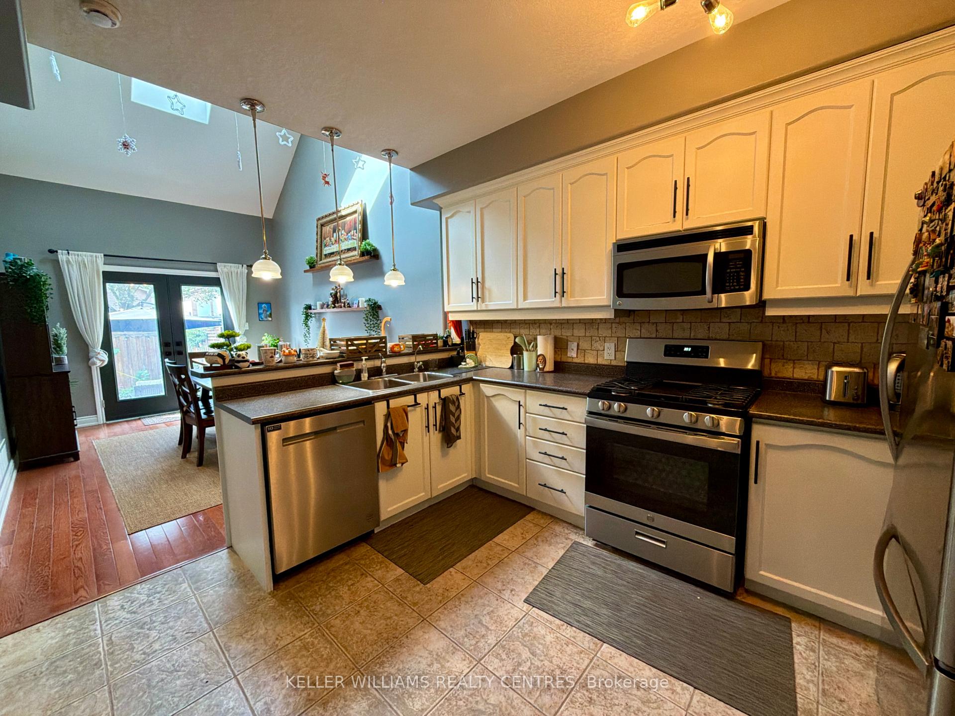 Photo 6 of 125 Huronia Road, Barrie, Painswick North — HOMEH