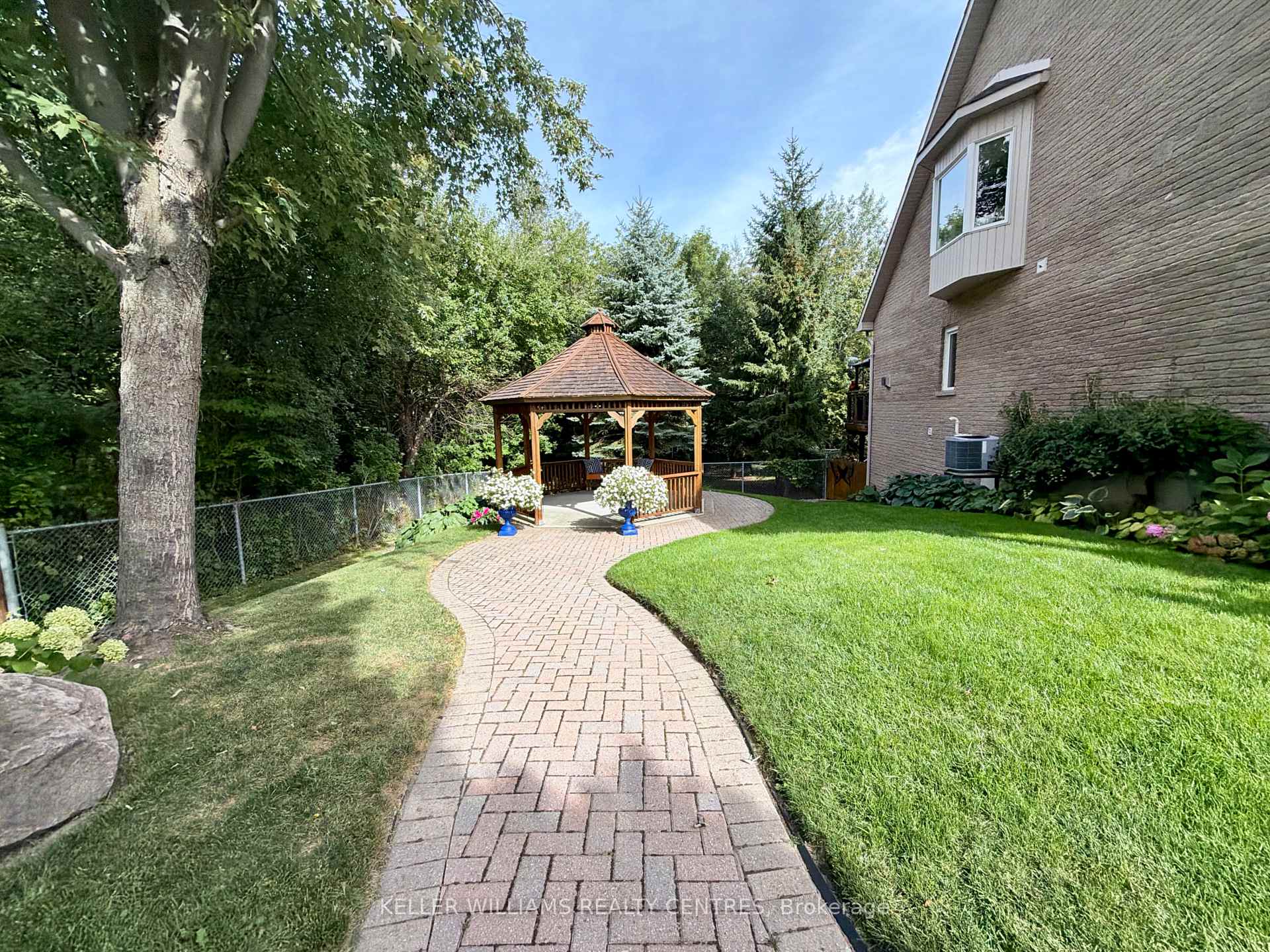 Photo 39 of 125 Huronia Road, Barrie, Painswick North — HOMEH