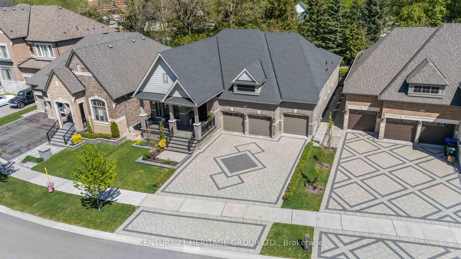 Photo 2 of 18 Mumberson Street, Innisfil, Cookstown — HOMEH