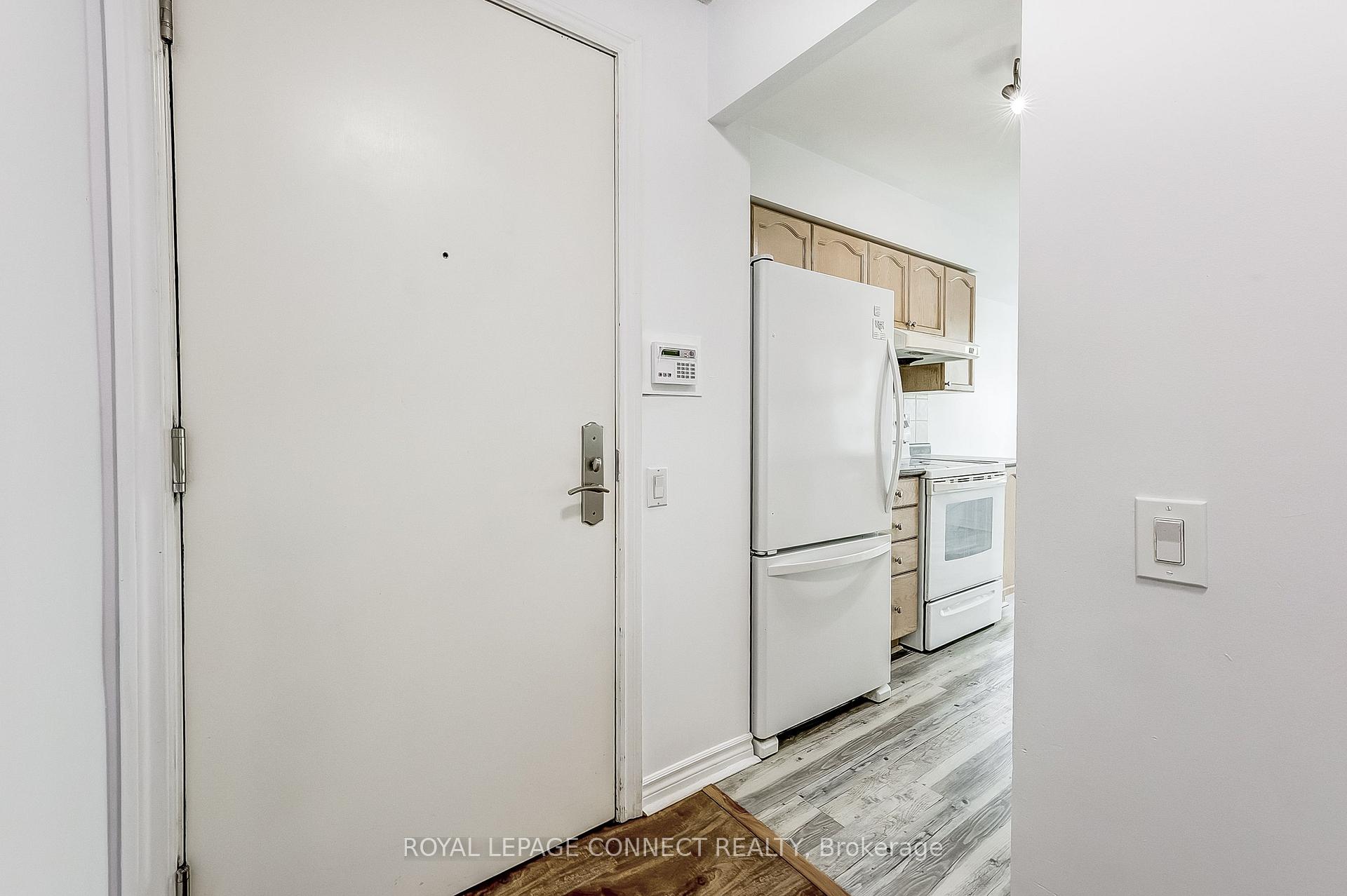 Photo 3 of Unit 403, 61 Town Centre Court, Scarborough, Bendale — HOMEH