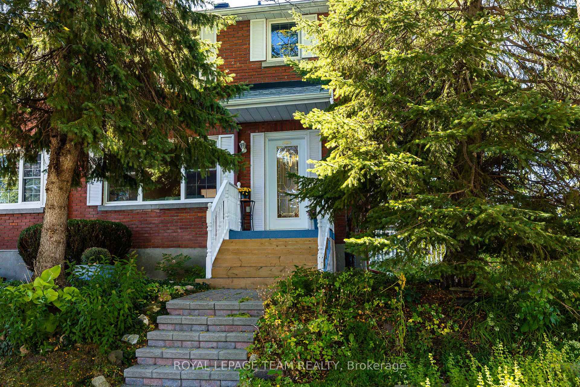 Photo 2 of 1050 Apolydore Avenue, Ottawa, Billings Bridge — HOMEH