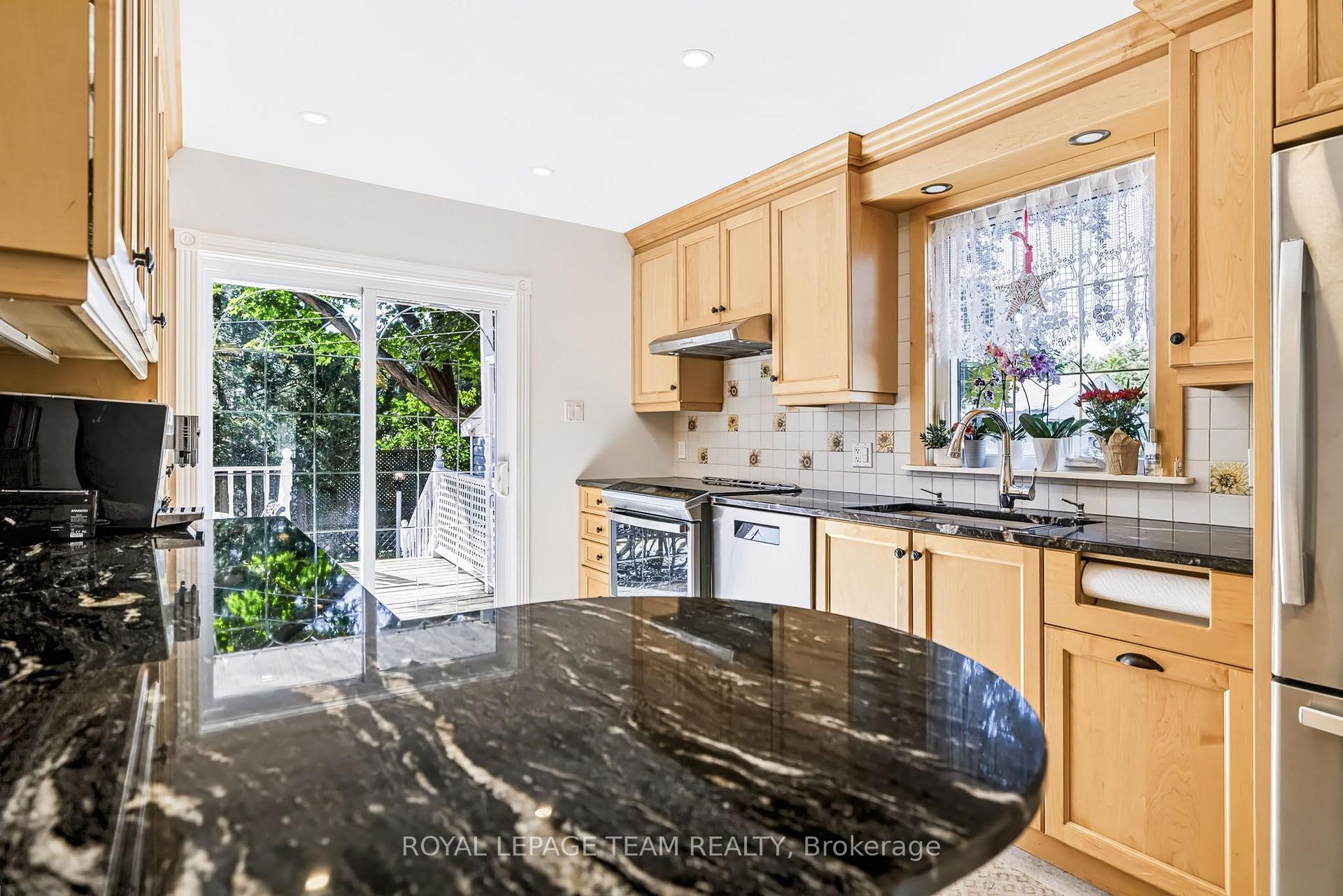 Photo 14 of 1050 Apolydore Avenue, Ottawa, Billings Bridge — HOMEH