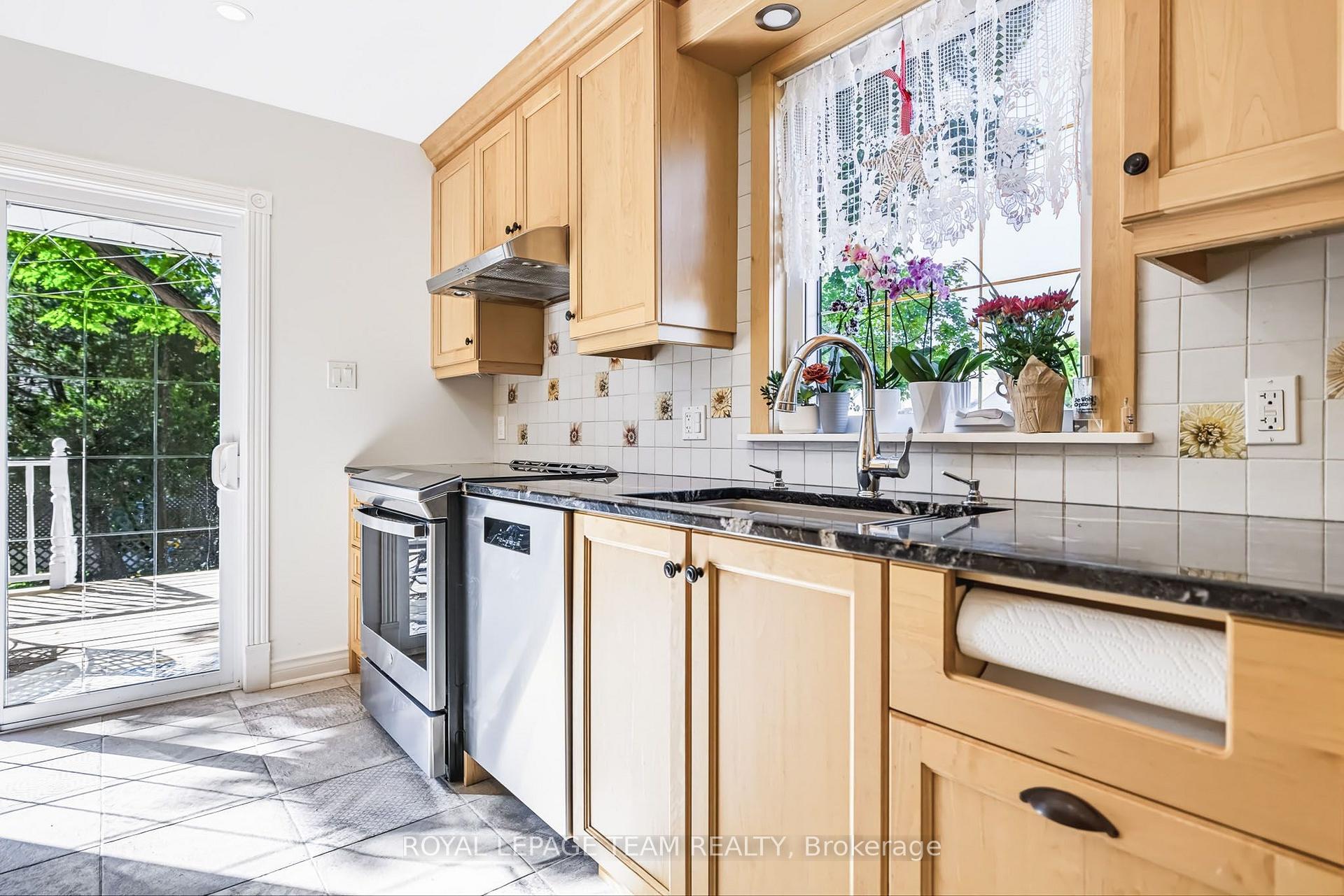 Photo 15 of 1050 Apolydore Avenue, Ottawa, Billings Bridge — HOMEH