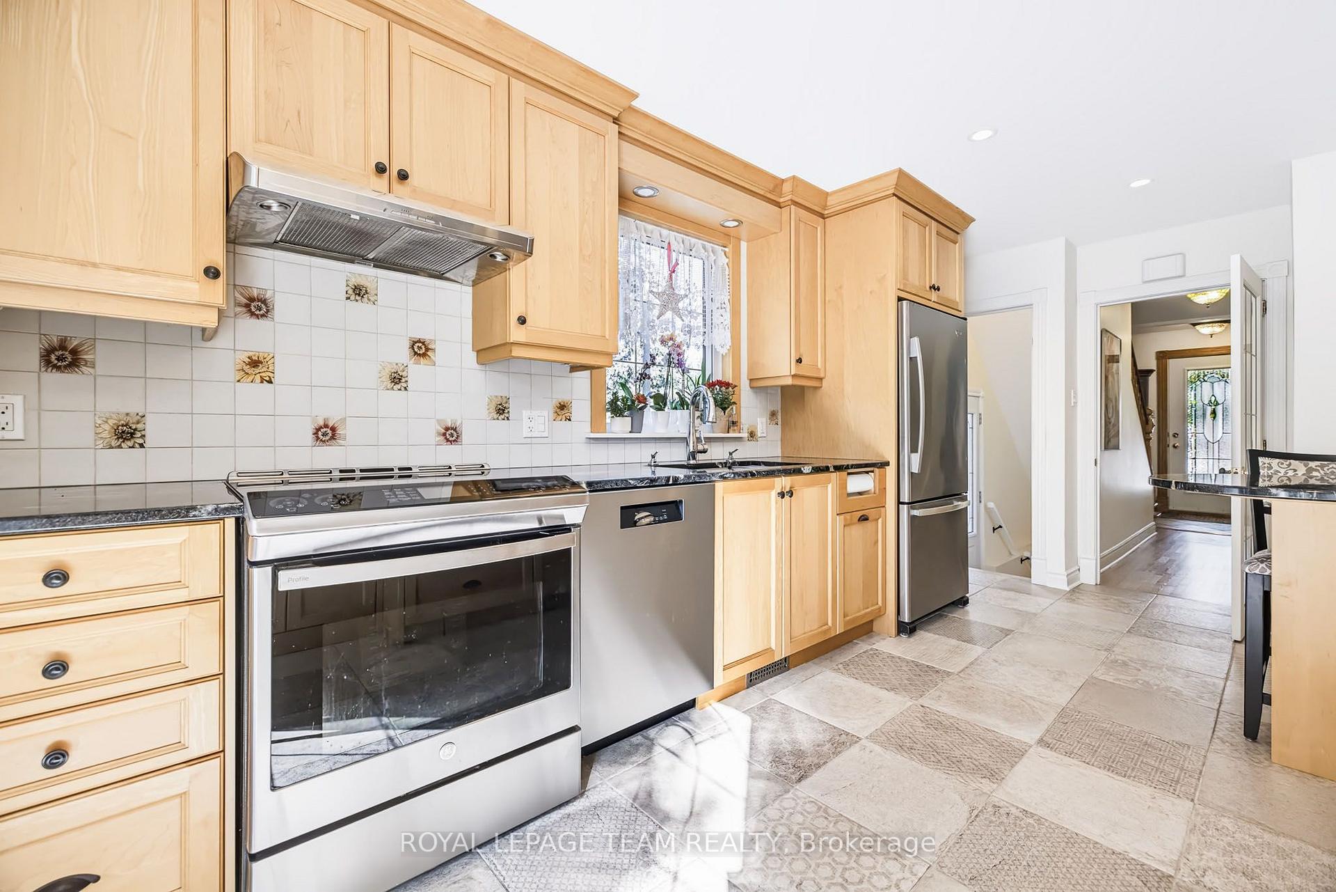 Photo 16 of 1050 Apolydore Avenue, Ottawa, Billings Bridge — HOMEH
