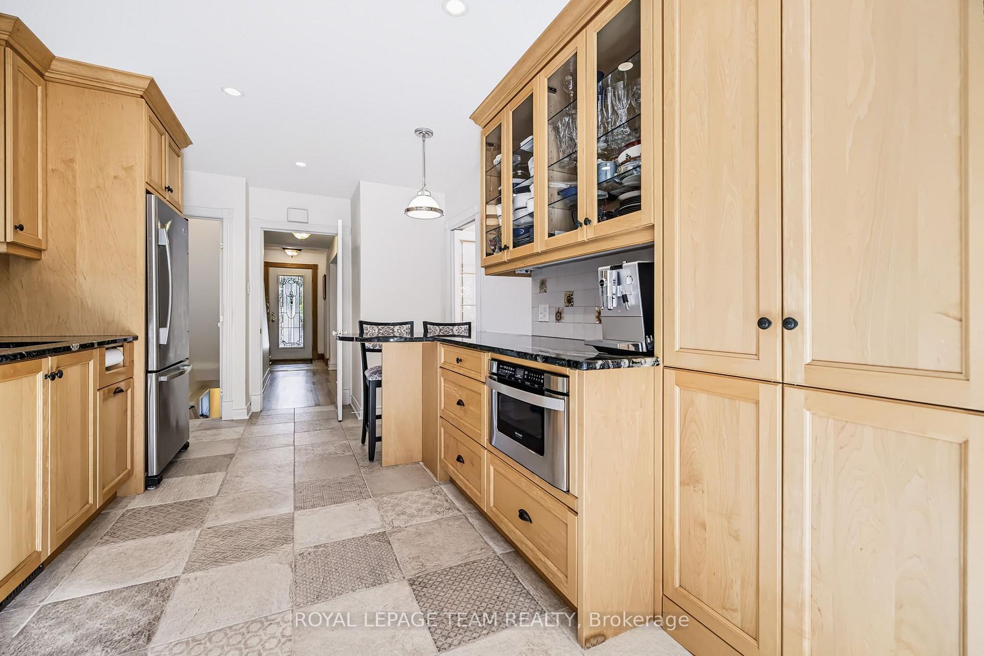 Photo 17 of 1050 Apolydore Avenue, Ottawa, Billings Bridge — HOMEH