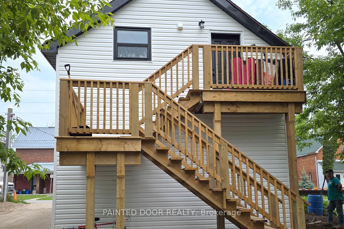 Photo 2 of 109 Albert Street S, Orillia — HOMEH