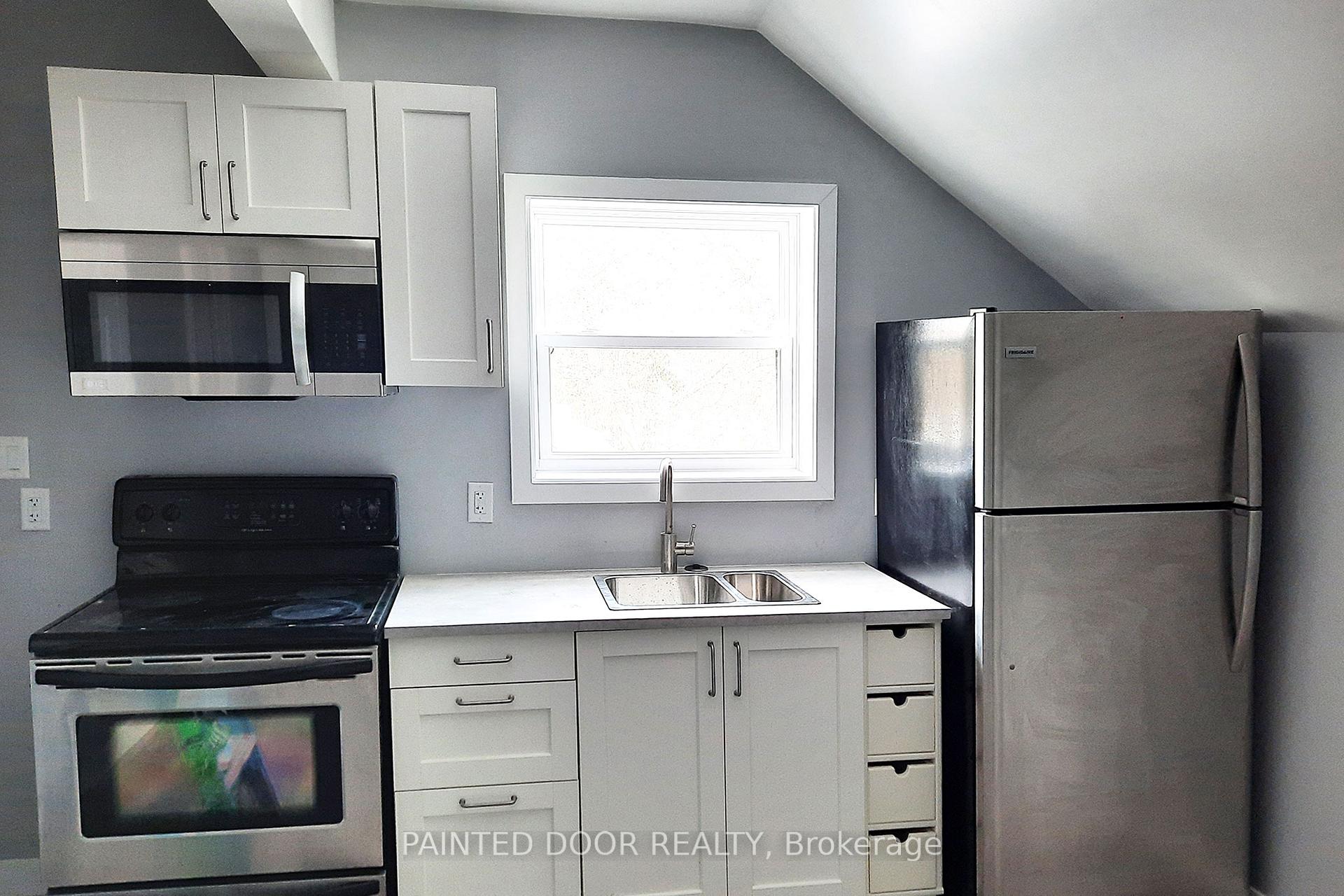 Photo 10 of 109 Albert Street S, Orillia — HOMEH