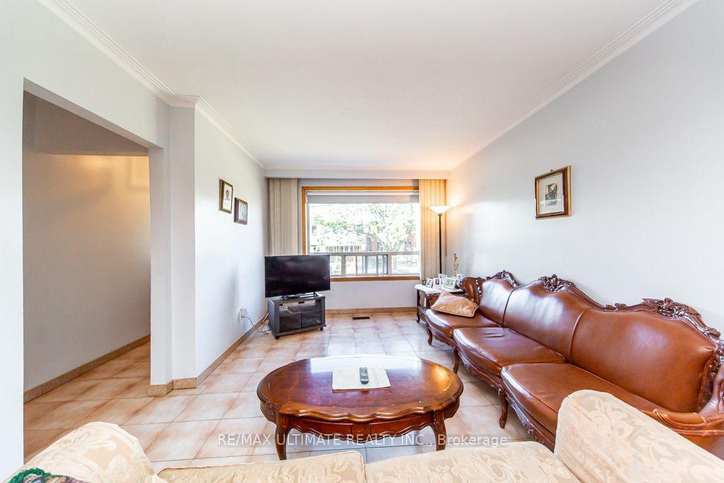 Photo 11 of 45 McRoberts Avenue, Toronto, Corso Italia-Davenport — HOMEH