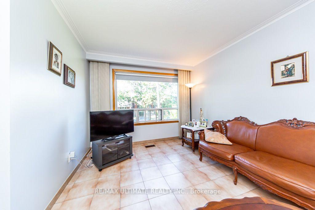 Photo 12 of 45 McRoberts Avenue, Toronto, Corso Italia-Davenport — HOMEH