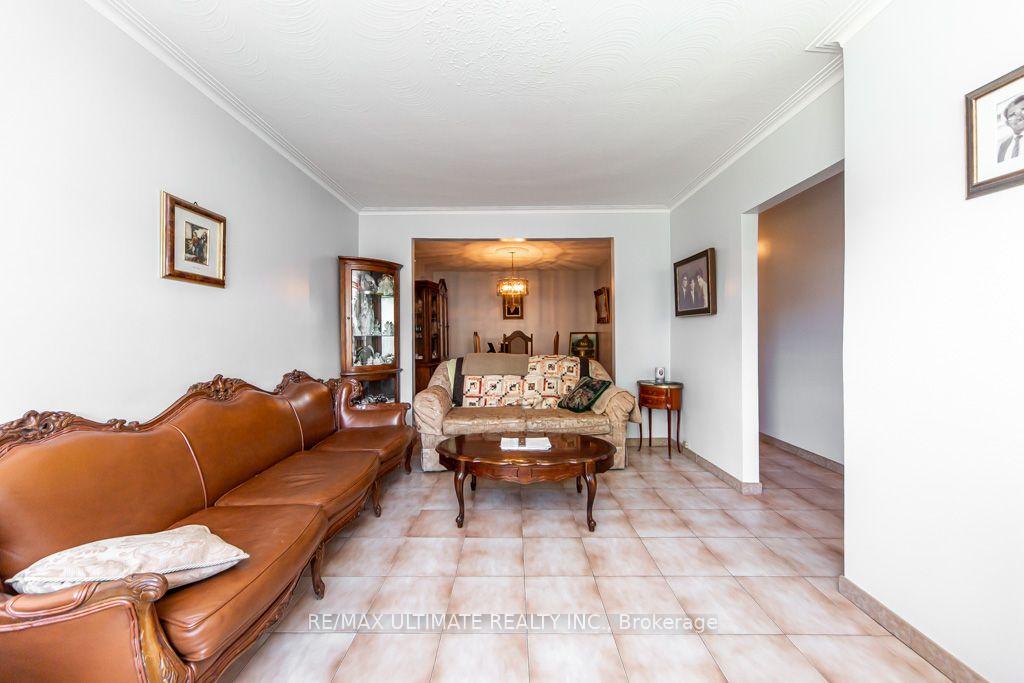 Photo 14 of 45 McRoberts Avenue, Toronto, Corso Italia-Davenport — HOMEH