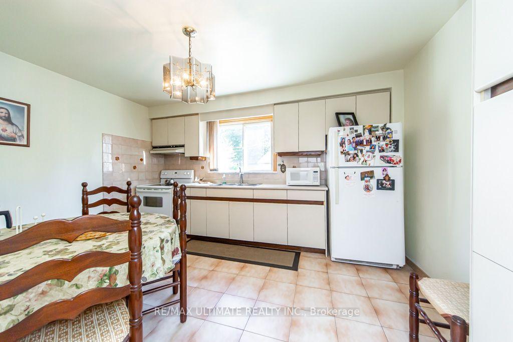 Photo 19 of 45 McRoberts Avenue, Toronto, Corso Italia-Davenport — HOMEH