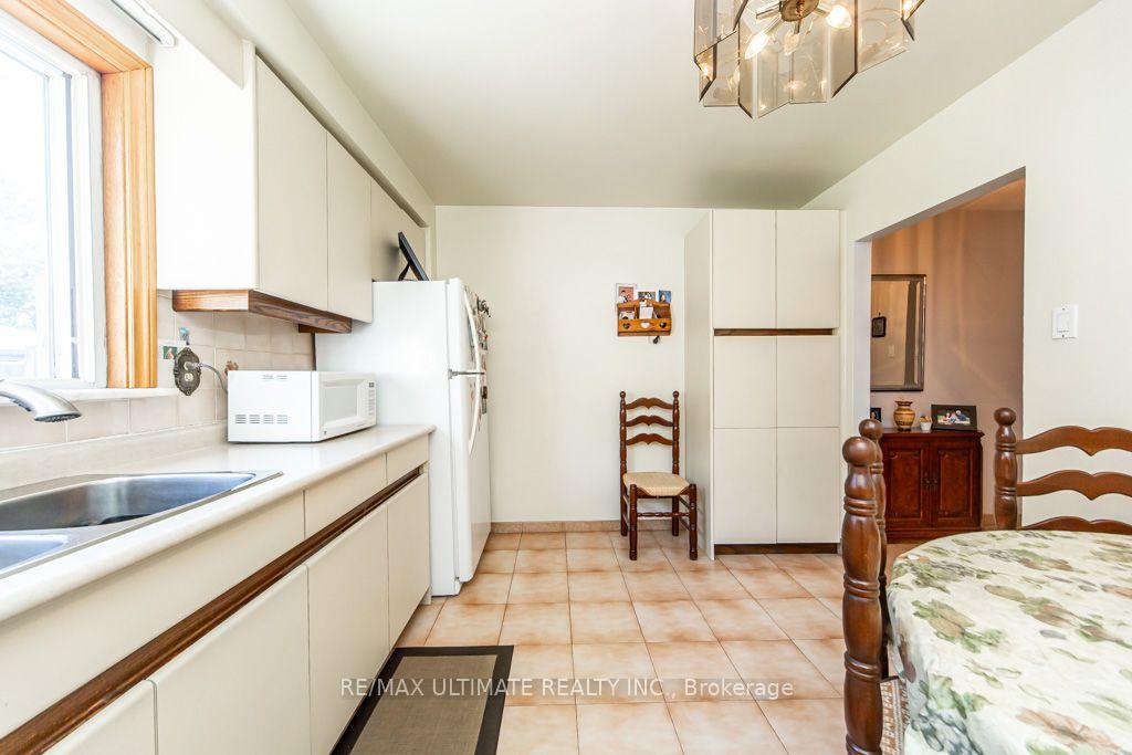 Photo 21 of 45 McRoberts Avenue, Toronto, Corso Italia-Davenport — HOMEH