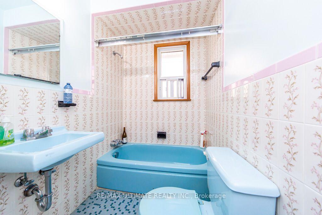 Photo 32 of 45 McRoberts Avenue, Toronto, Corso Italia-Davenport — HOMEH