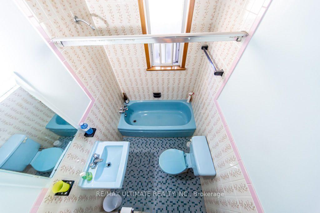 Photo 33 of 45 McRoberts Avenue, Toronto, Corso Italia-Davenport — HOMEH