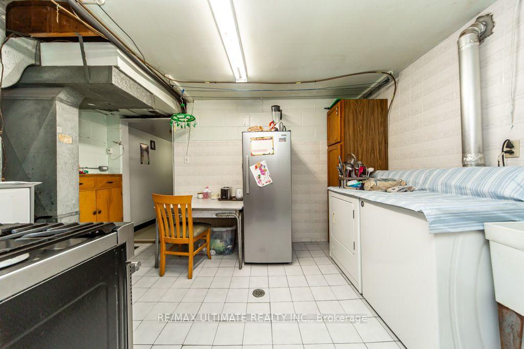 Photo 41 of 45 McRoberts Avenue, Toronto, Corso Italia-Davenport — HOMEH