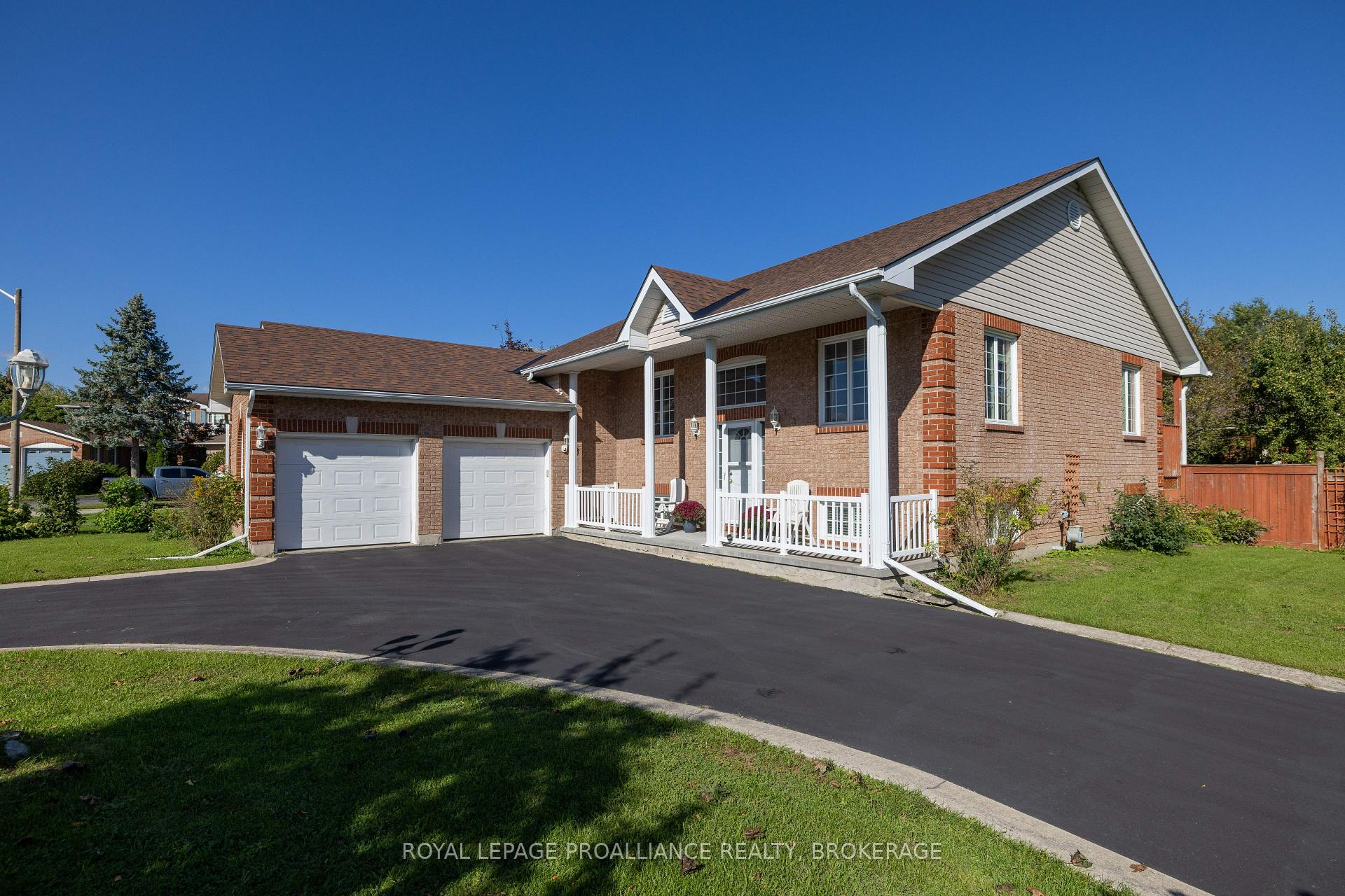 Photo of 662 Millbrook Crescent