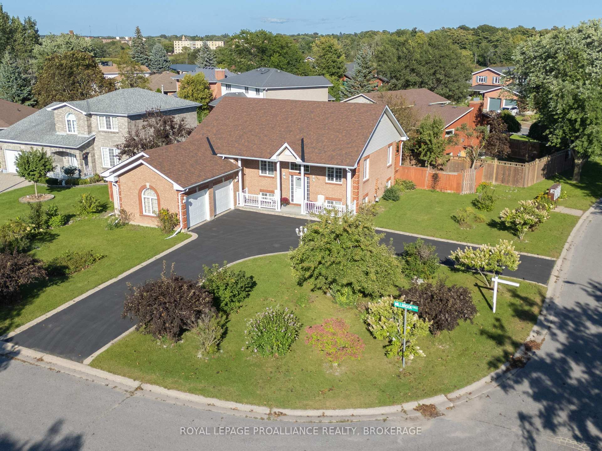 Photo 2 of 662 Millbrook Crescent, Kingston, East Gardiners Rd — HOMEH
