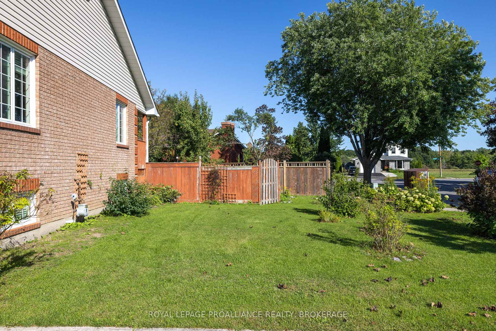 Photo 3 of 662 Millbrook Crescent, Kingston, East Gardiners Rd — HOMEH