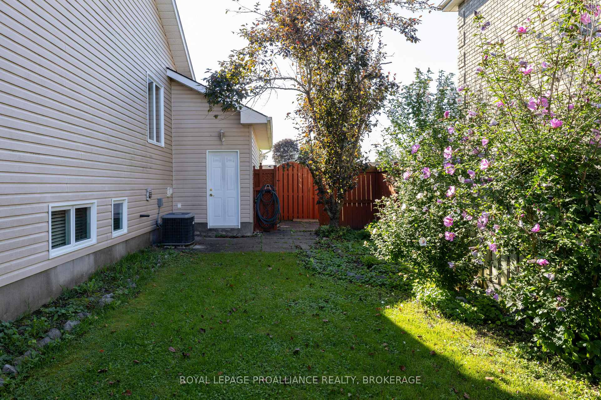 Photo 8 of 662 Millbrook Crescent, Kingston, East Gardiners Rd — HOMEH