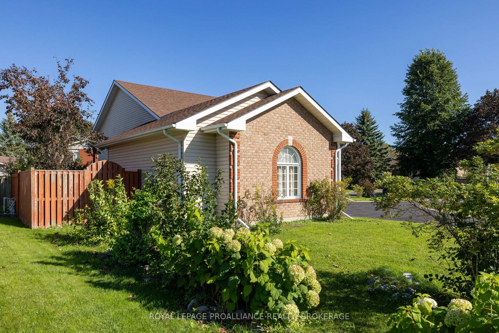 Photo 38 of 662 Millbrook Crescent, Kingston, East Gardiners Rd — HOMEH