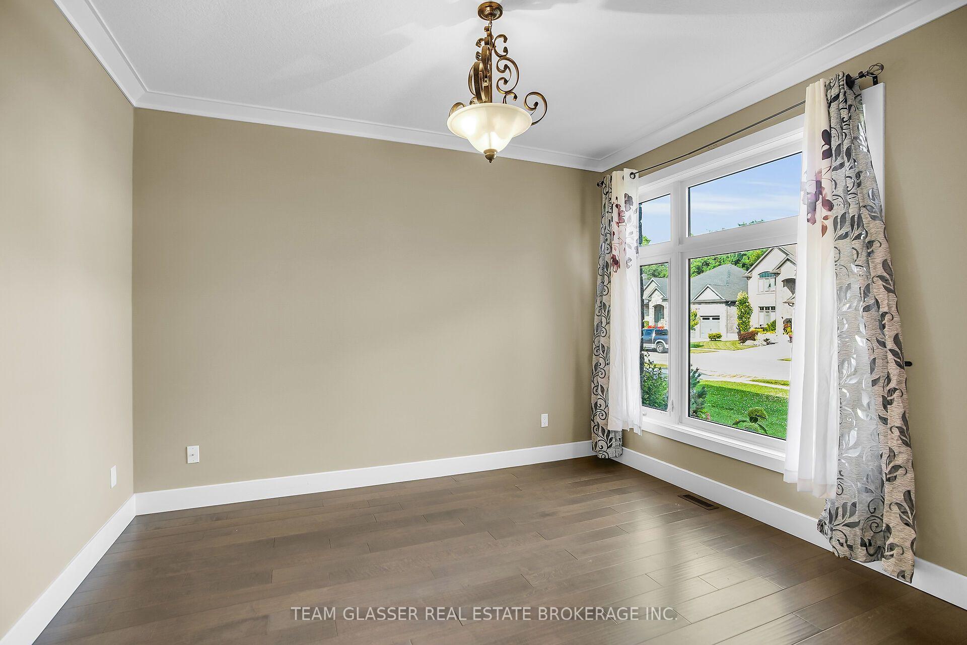 Photo 7 of 2407 Red Thorne Avenue, London, South V — HOMEH