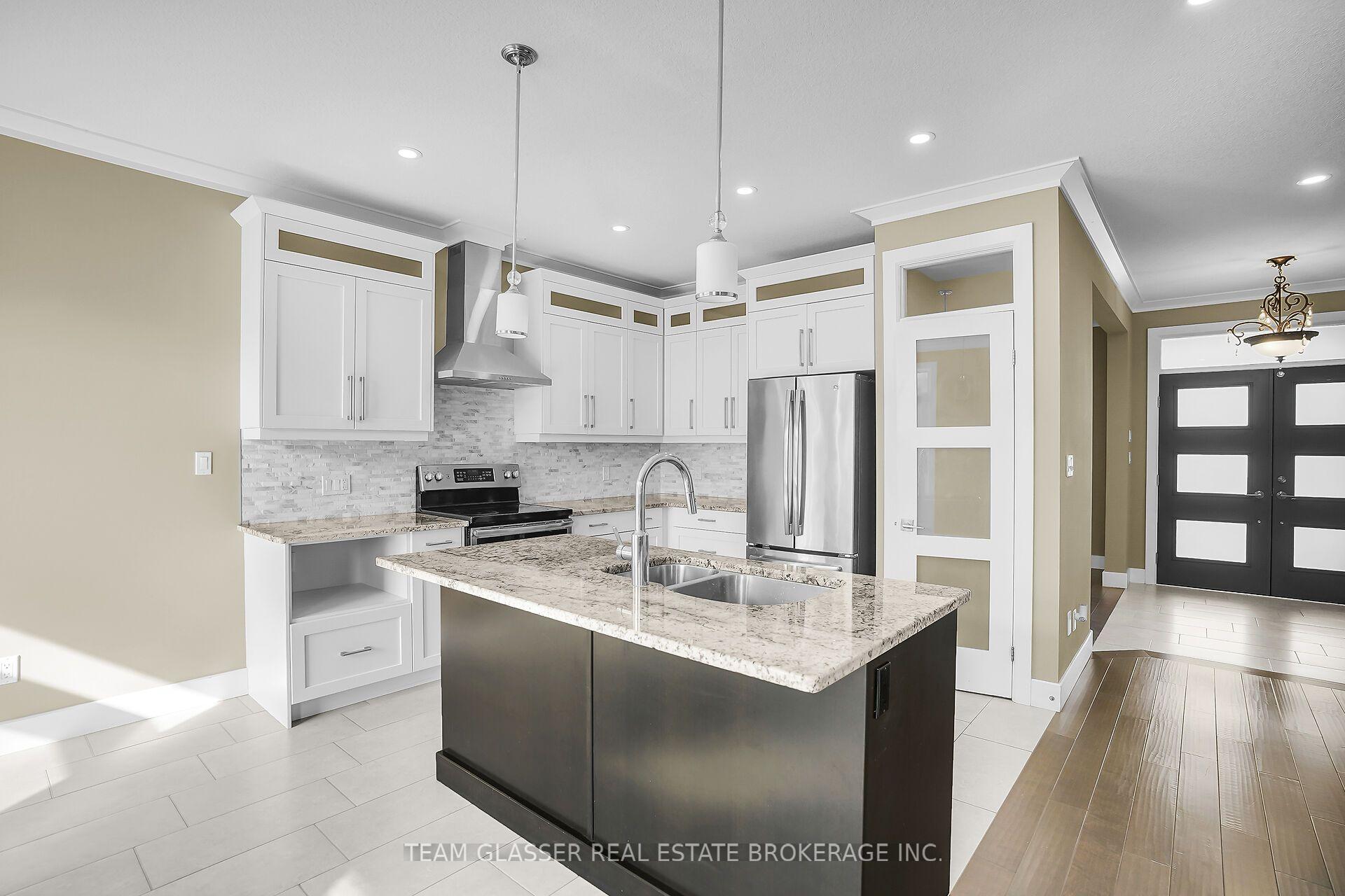 Photo 10 of 2407 Red Thorne Avenue, London, South V — HOMEH
