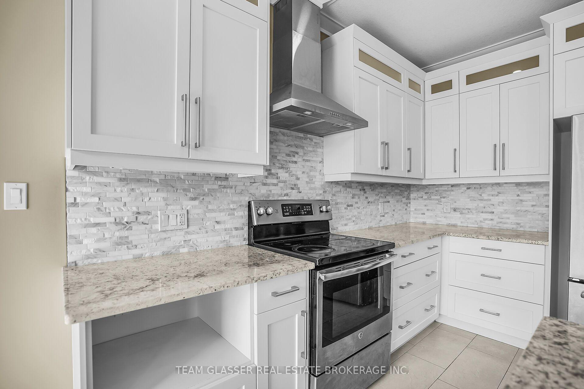 Photo 11 of 2407 Red Thorne Avenue, London, South V — HOMEH