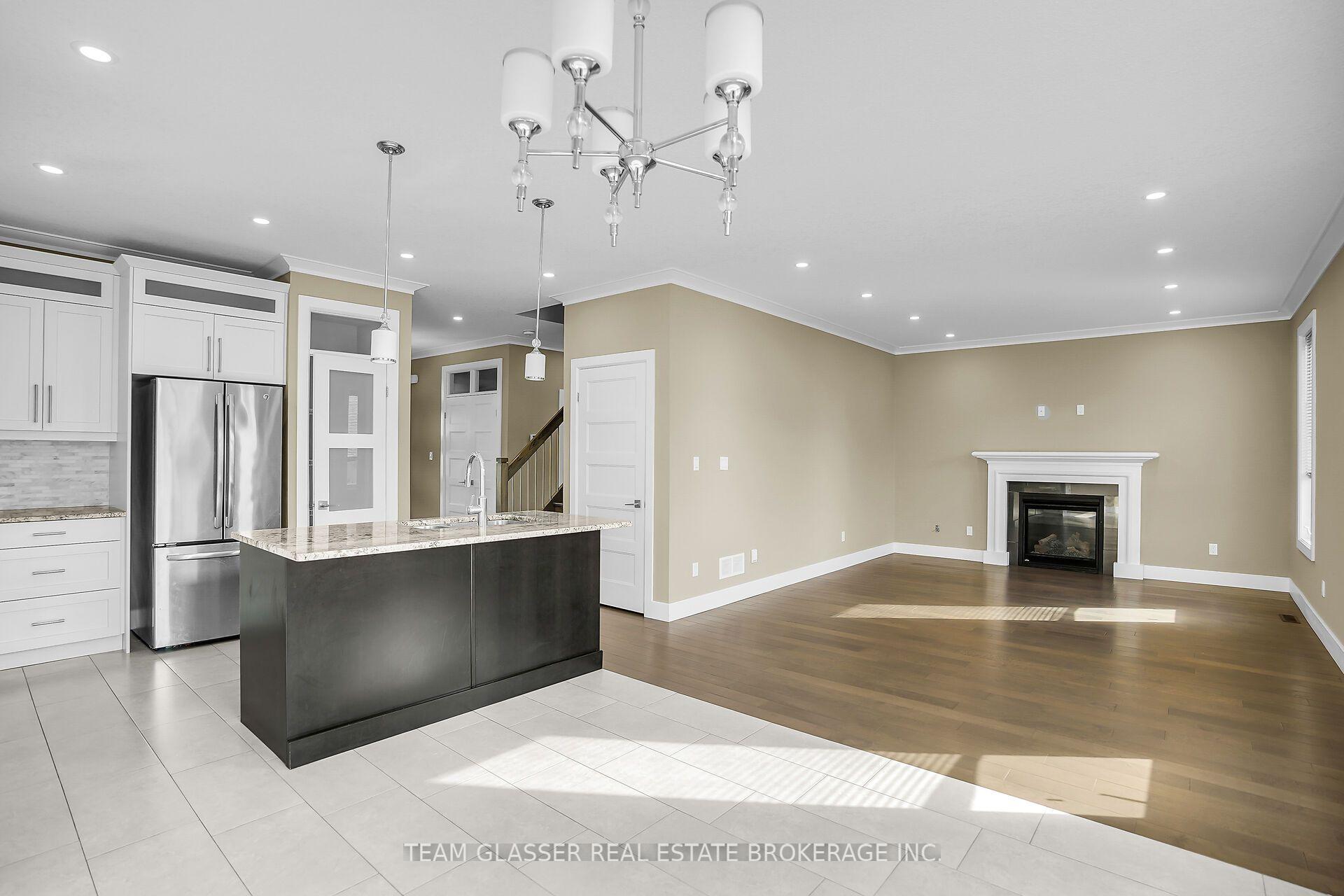 Photo 14 of 2407 Red Thorne Avenue, London, South V — HOMEH