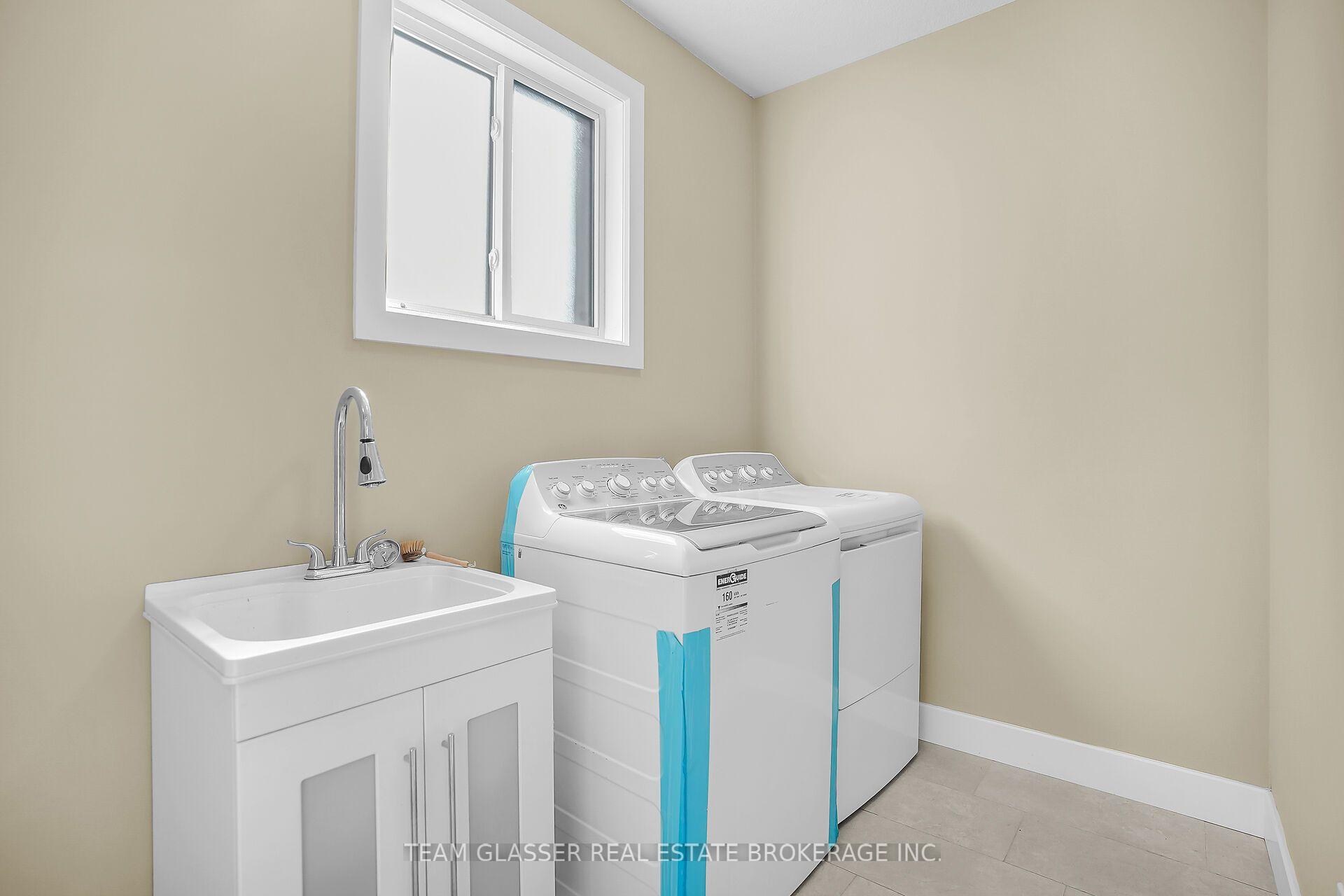 Photo 17 of 2407 Red Thorne Avenue, London, South V — HOMEH