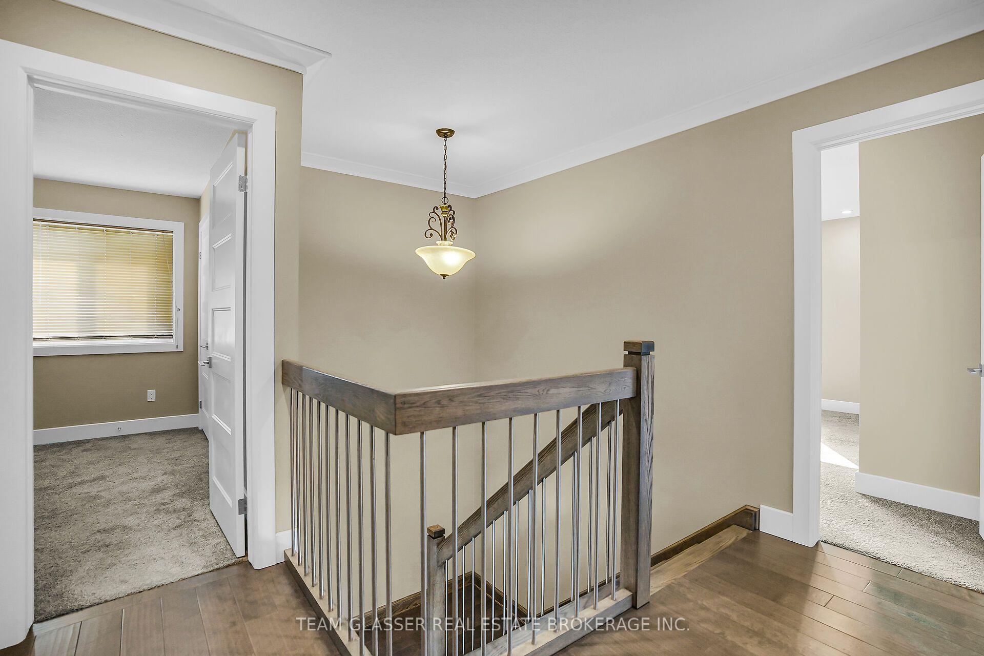 Photo 18 of 2407 Red Thorne Avenue, London, South V — HOMEH