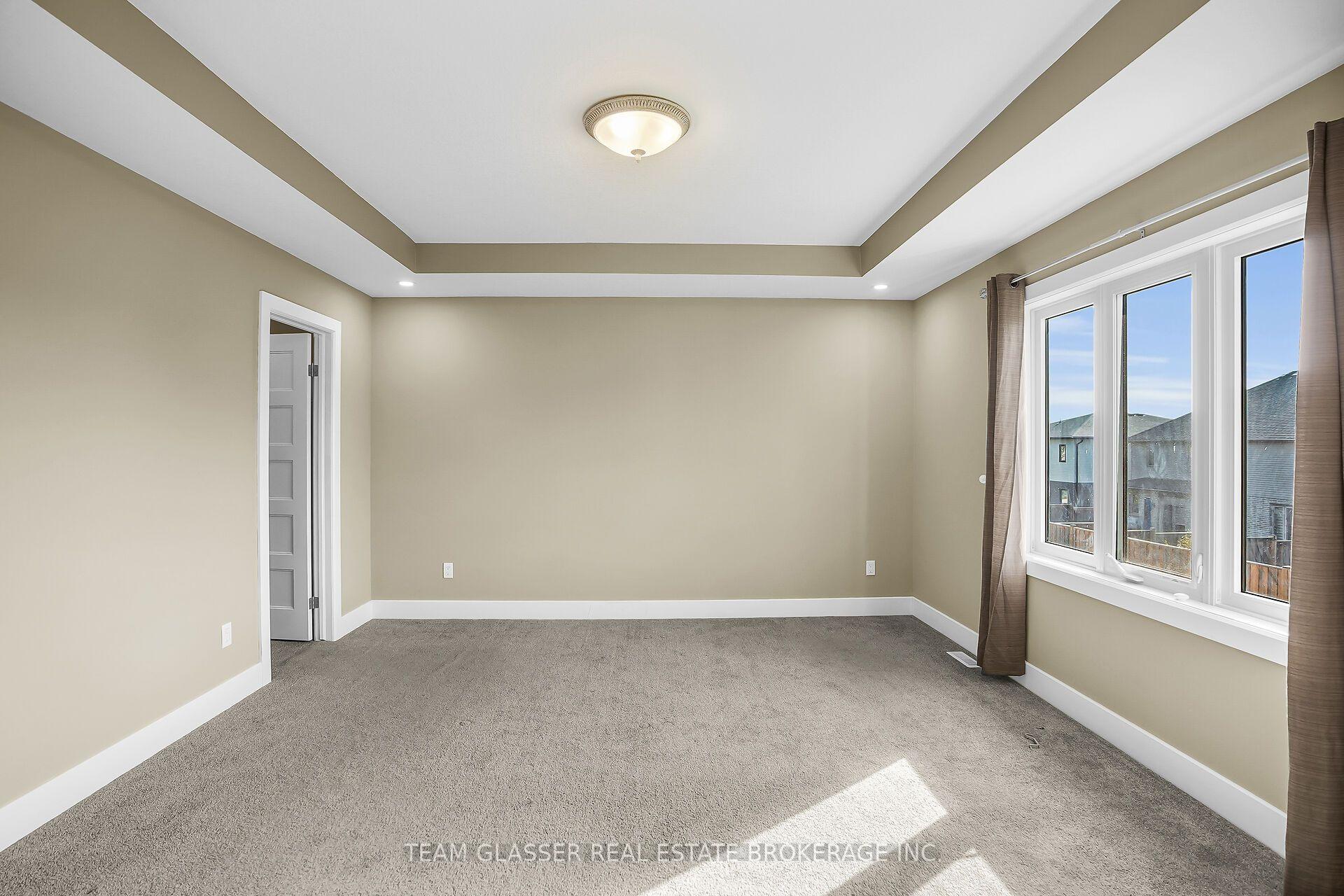 Photo 19 of 2407 Red Thorne Avenue, London, South V — HOMEH