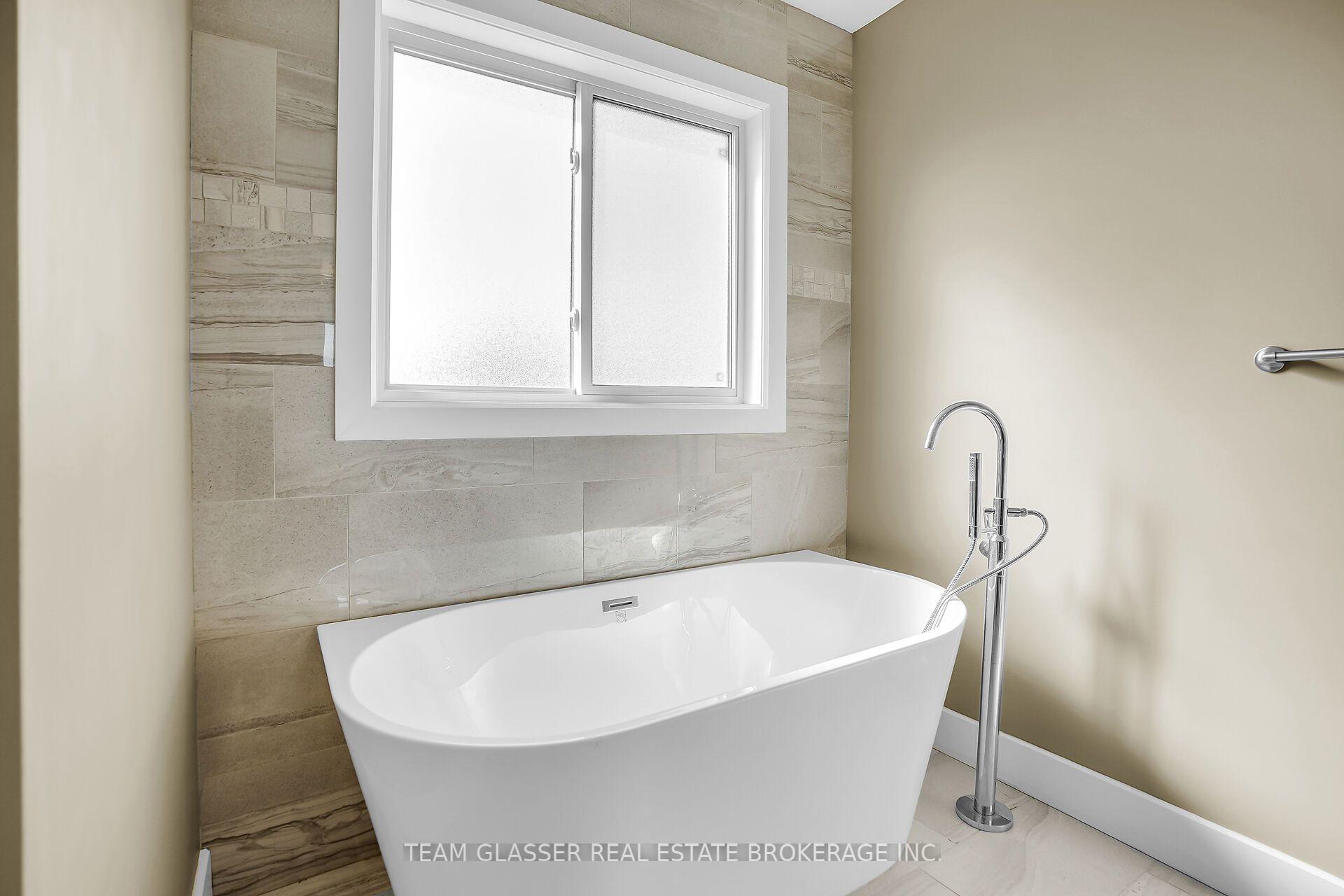 Photo 22 of 2407 Red Thorne Avenue, London, South V — HOMEH