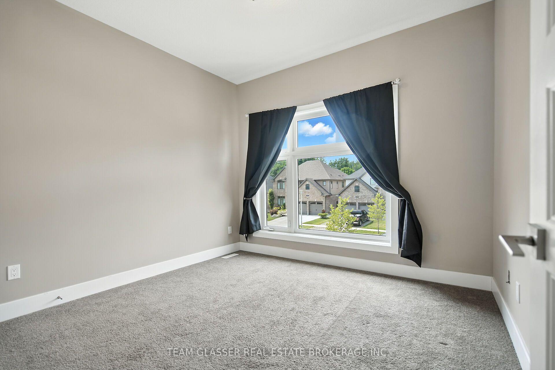 Photo 26 of 2407 Red Thorne Avenue, London, South V — HOMEH