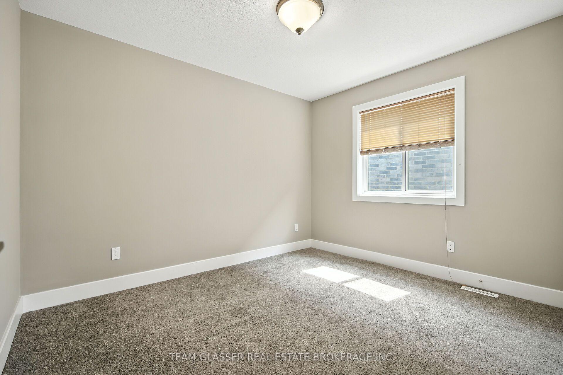 Photo 29 of 2407 Red Thorne Avenue, London, South V — HOMEH