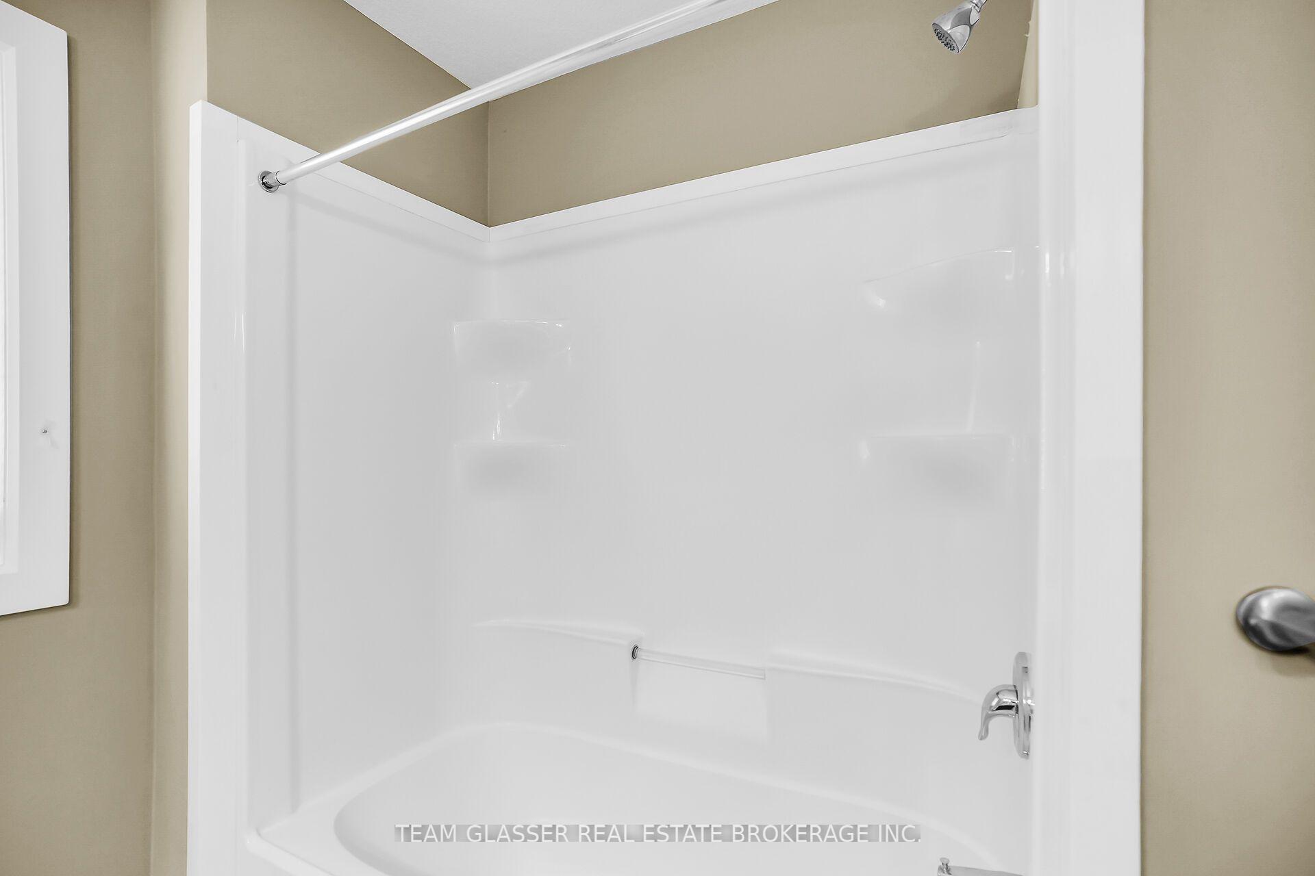 Photo 31 of 2407 Red Thorne Avenue, London, South V — HOMEH