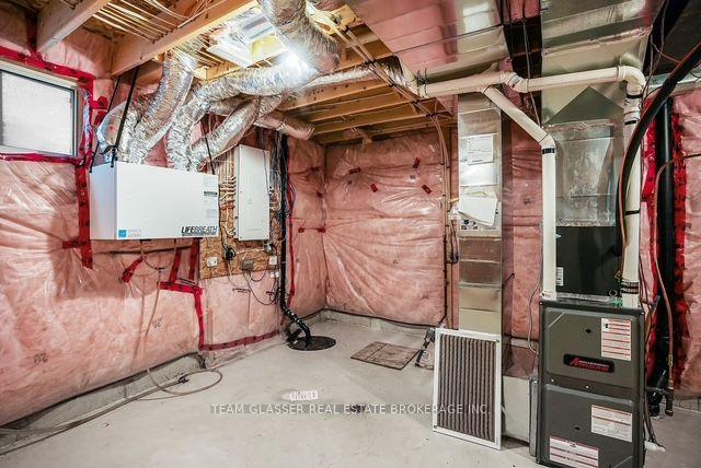 Photo 33 of 2407 Red Thorne Avenue, London, South V — HOMEH