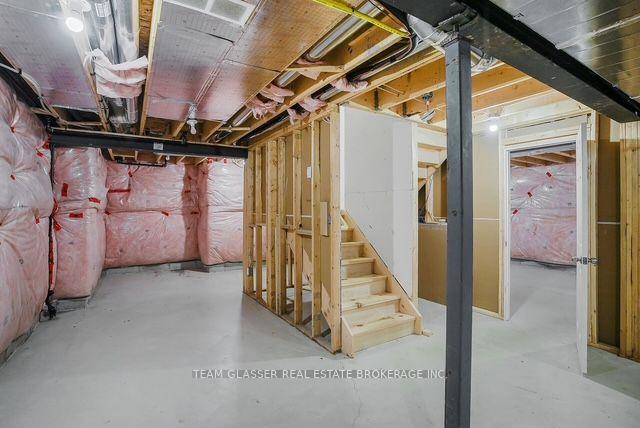 Photo 35 of 2407 Red Thorne Avenue, London, South V — HOMEH