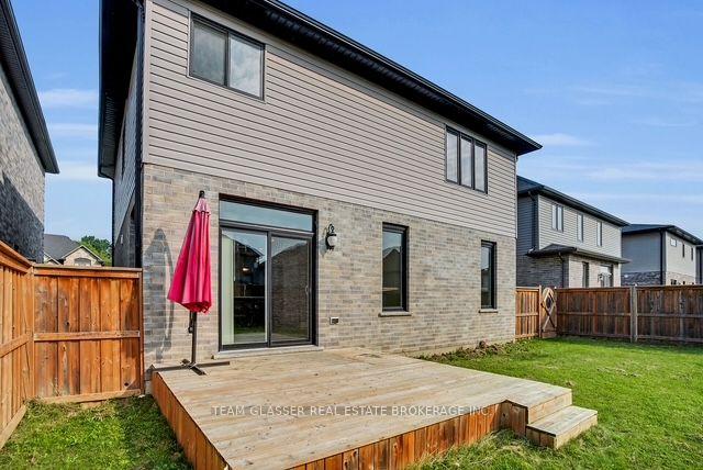 Photo 36 of 2407 Red Thorne Avenue, London, South V — HOMEH
