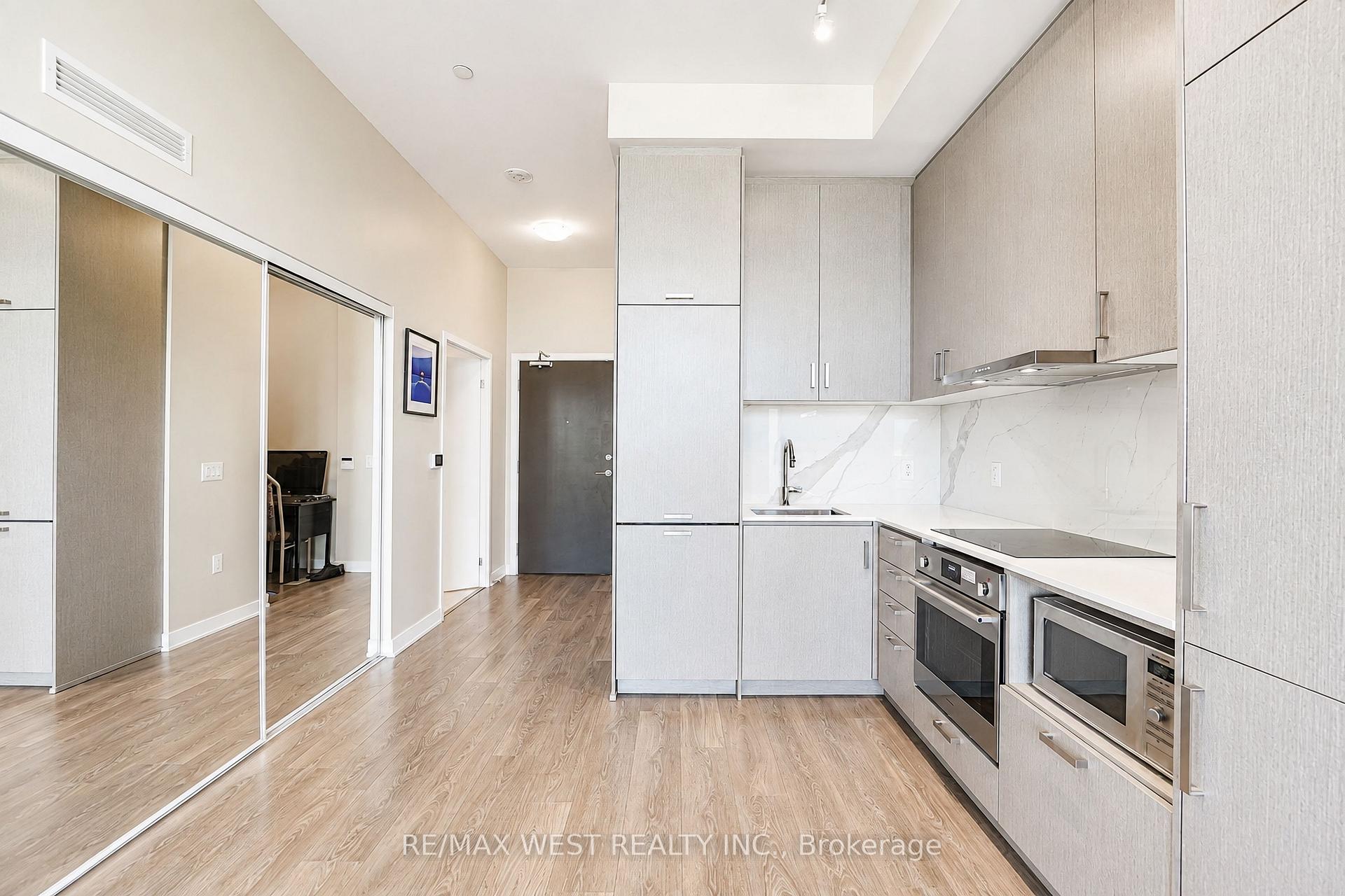 Photo 6 of Unit 311, 60 Honeycrisp Crescent, Vaughan, Vaughan Corporate Centre — HOMEH