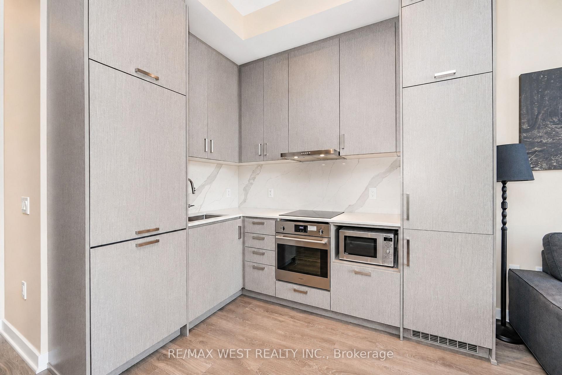 Photo 7 of Unit 311, 60 Honeycrisp Crescent, Vaughan, Vaughan Corporate Centre — HOMEH