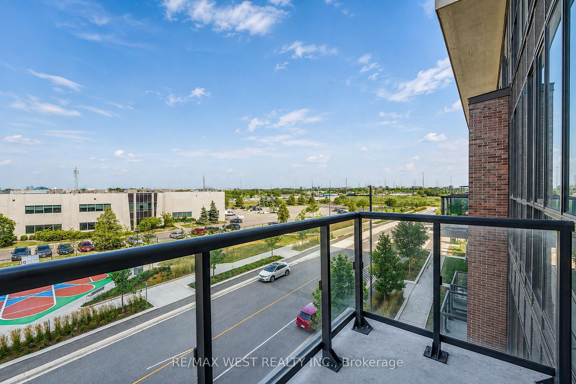 Photo 11 of Unit 311, 60 Honeycrisp Crescent, Vaughan, Vaughan Corporate Centre — HOMEH