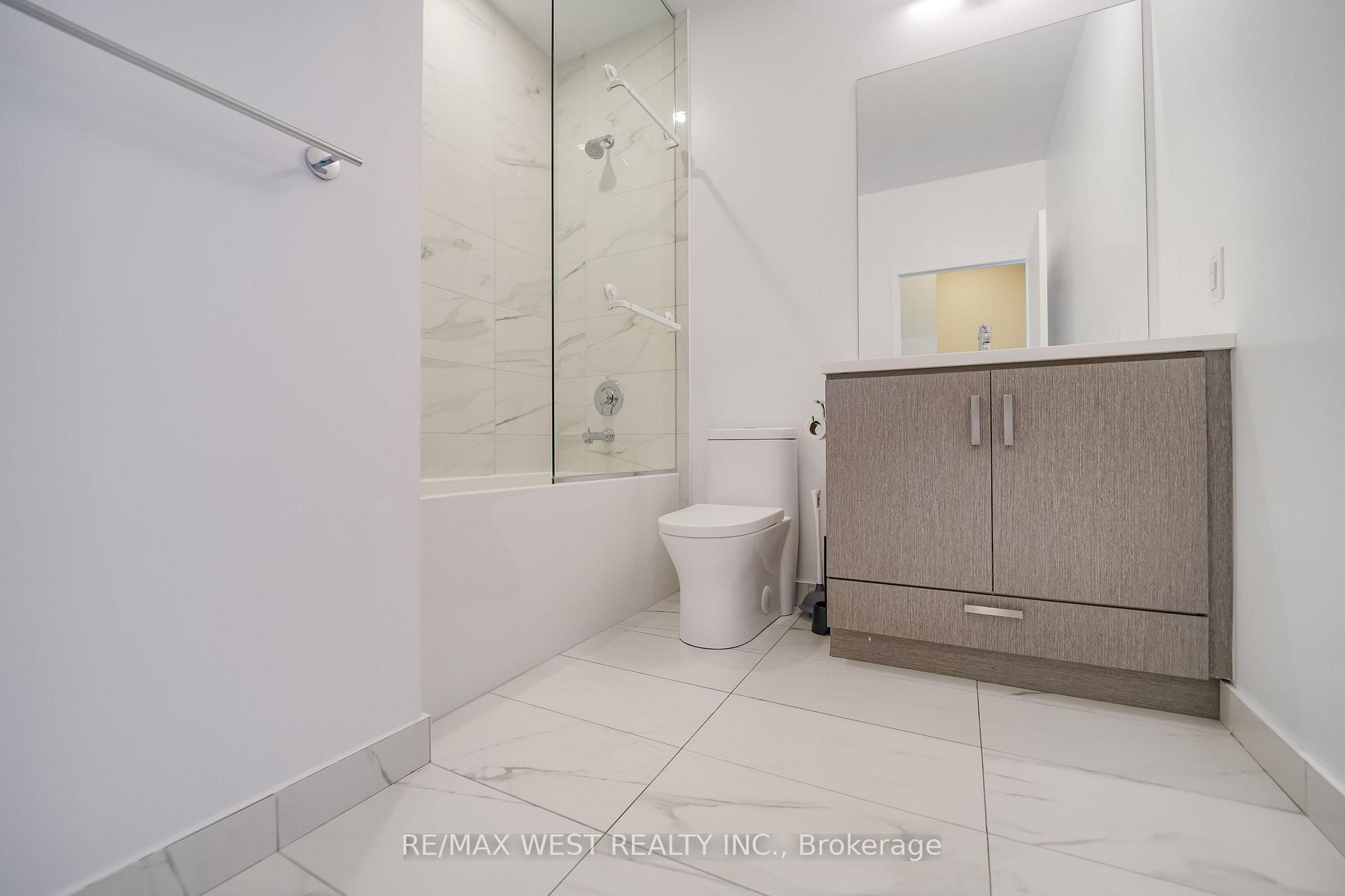 Photo 18 of Unit 311, 60 Honeycrisp Crescent, Vaughan, Vaughan Corporate Centre — HOMEH