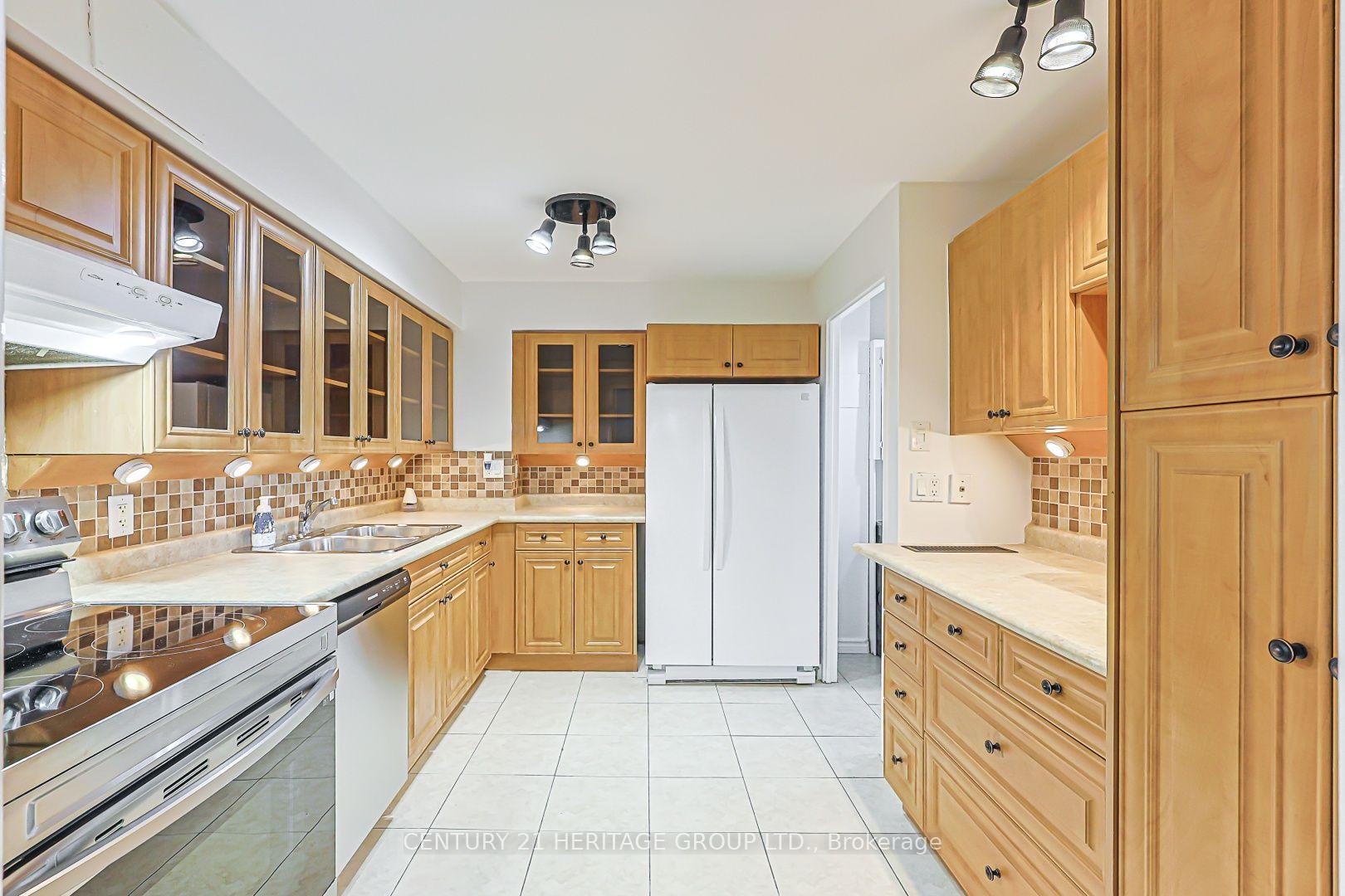 Photo 15 of Unit 502, 1 Royal Orchard Boulevard, Markham, Royal Orchard — HOMEH