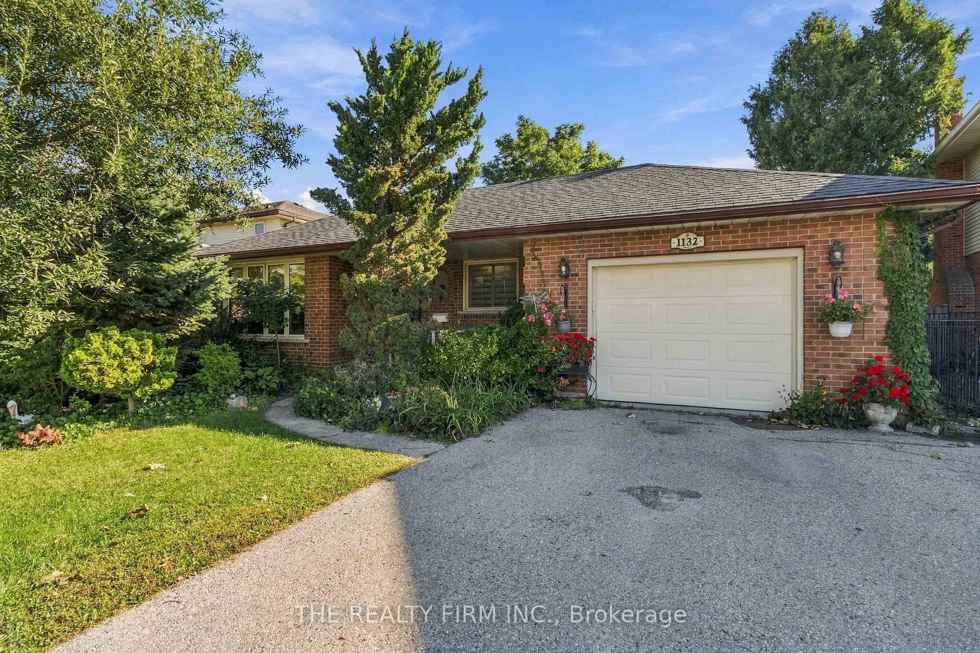 Photo of 1132 Iroquois Crescent