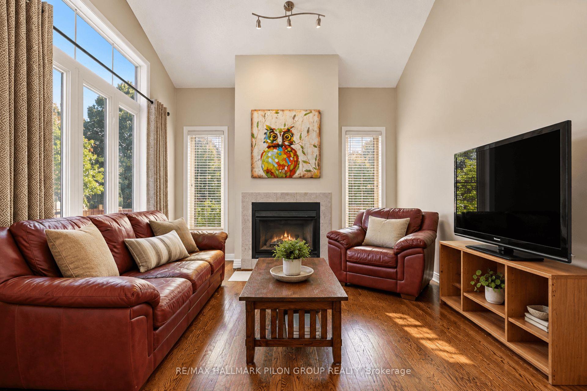 Photo 3 of 958 Markwick Crescent, Ottawa, Notting Hill/Summerside — HOMEH