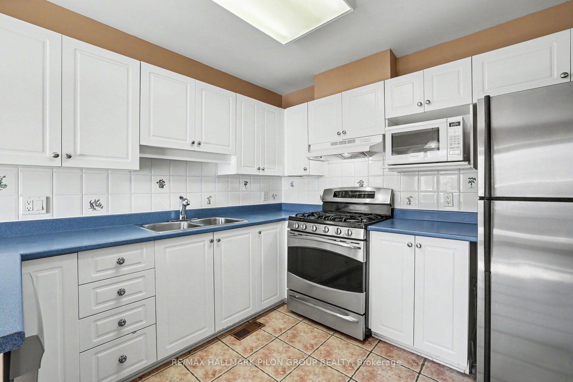 Photo 7 of 958 Markwick Crescent, Ottawa, Notting Hill/Summerside — HOMEH