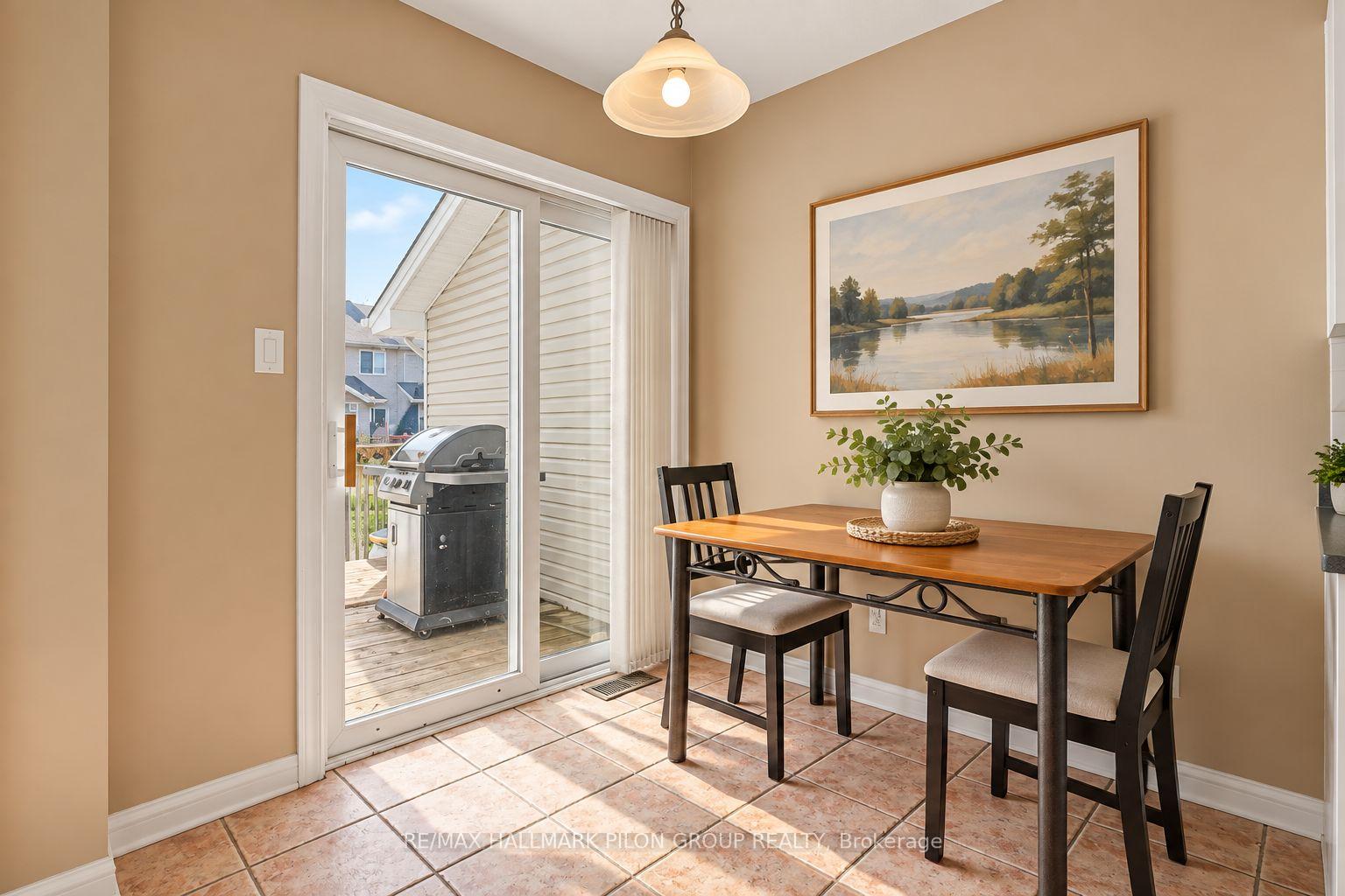 Photo 9 of 958 Markwick Crescent, Ottawa, Notting Hill/Summerside — HOMEH