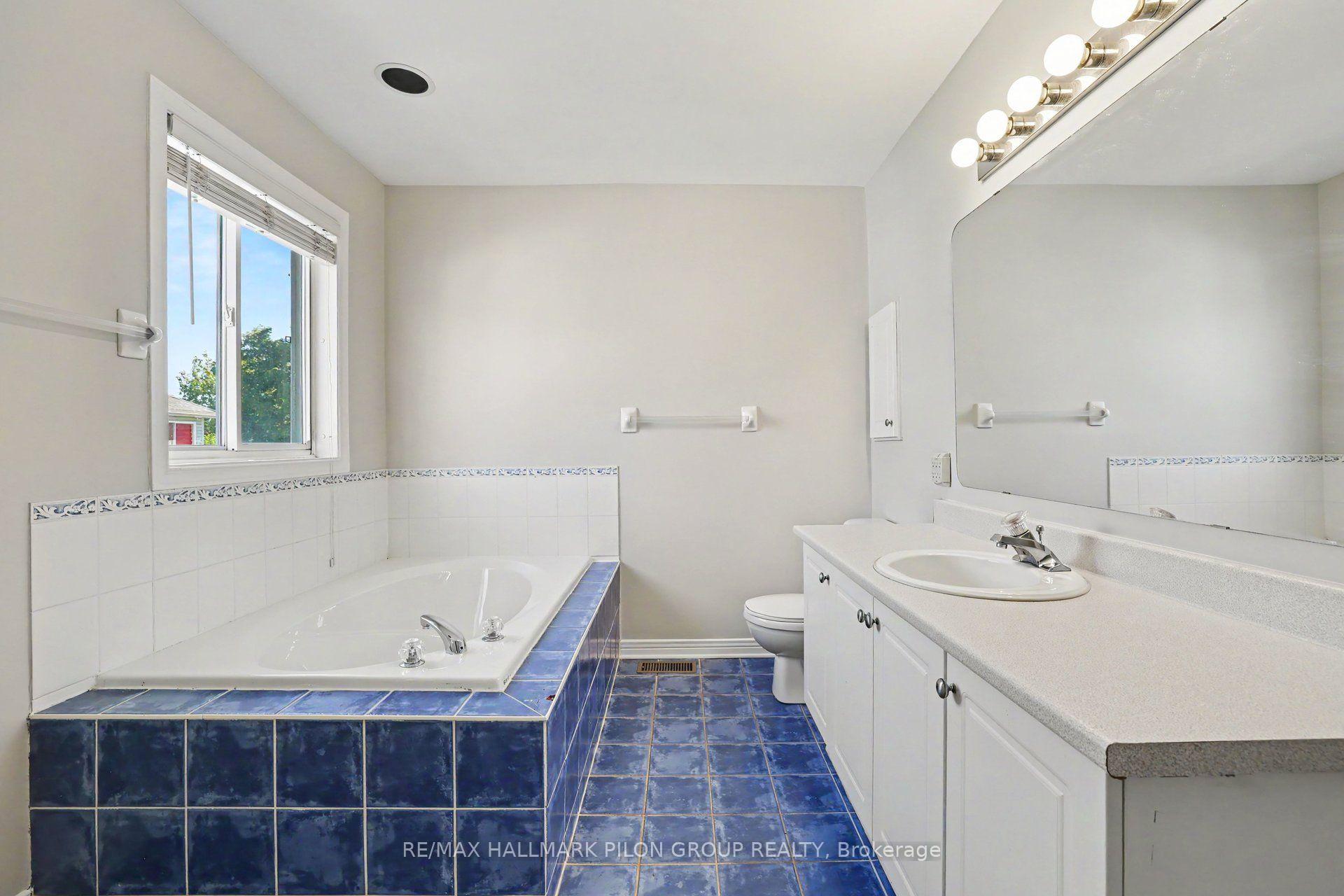 Photo 13 of 958 Markwick Crescent, Ottawa, Notting Hill/Summerside — HOMEH