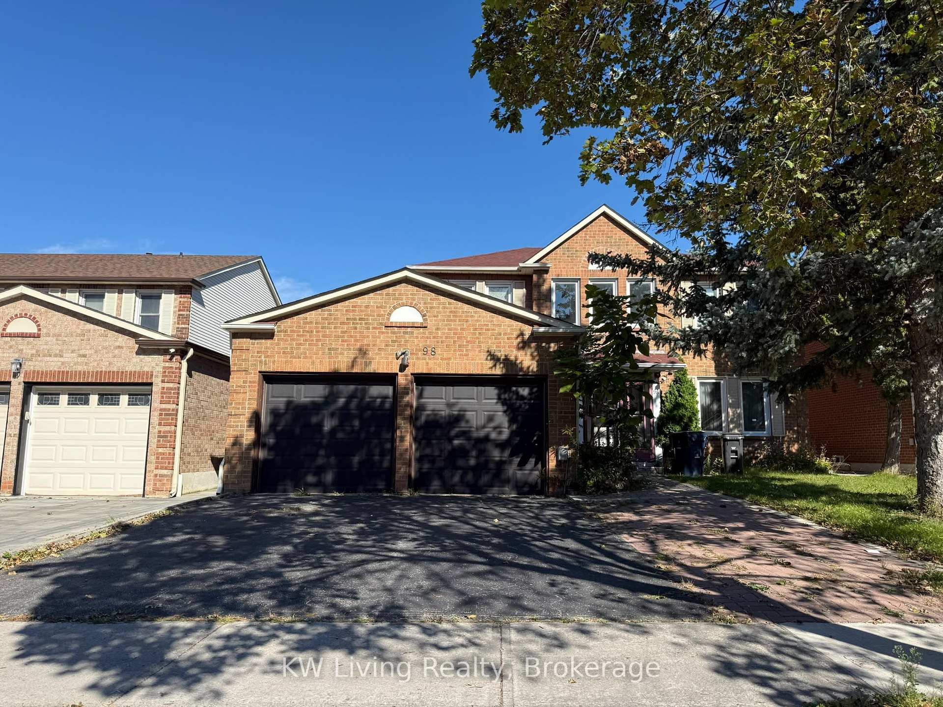 Photo 3 of 98 Canongate Trail, Scarborough, Steeles — HOMEH